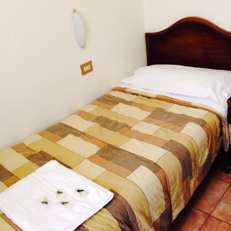 Hotel Medea Milaan Kamer foto